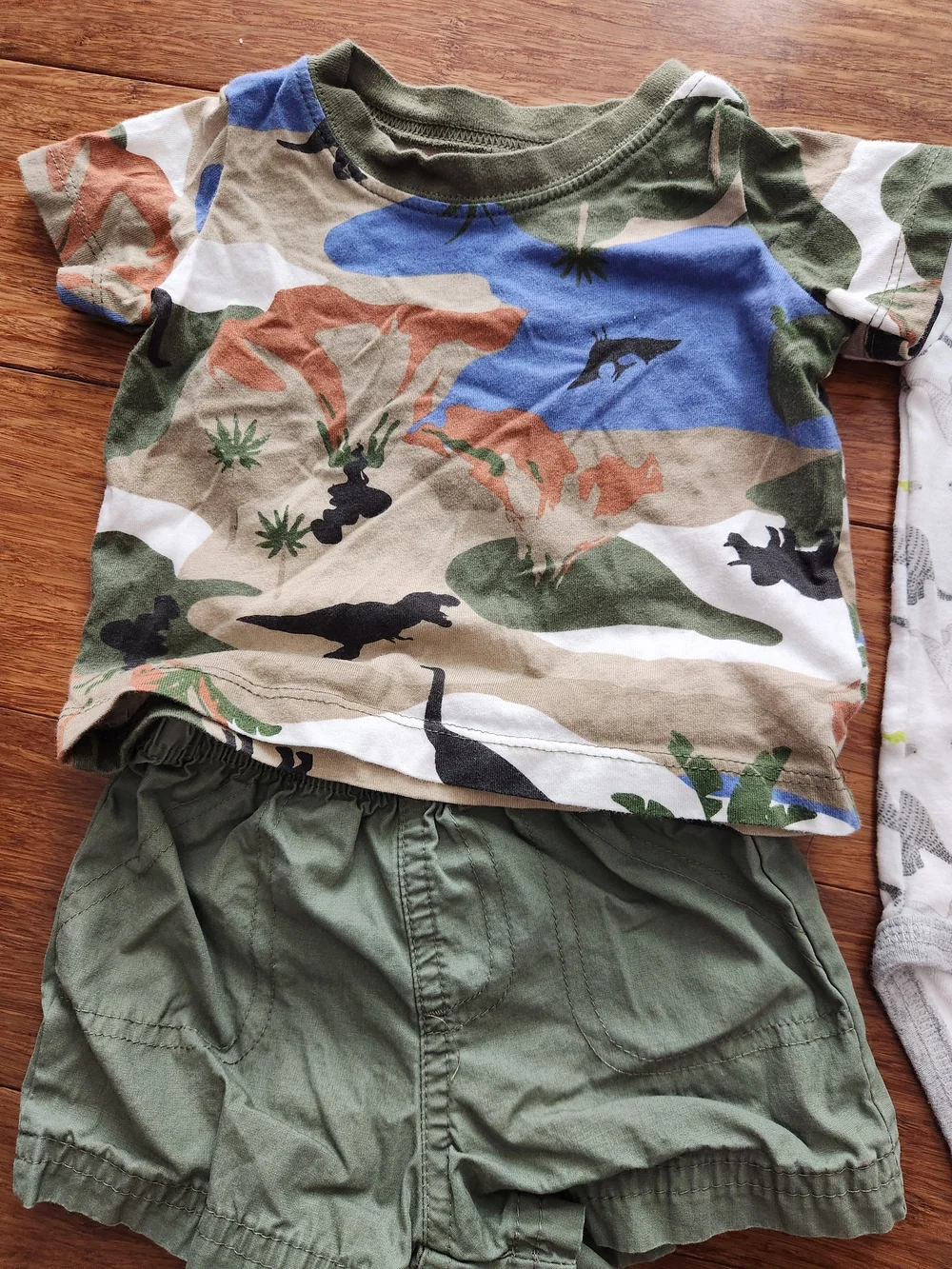 Lot Of 4 Carter's Baby Boys Dinosaur Short Sleeve Bodysuits Shorts, 0-3 Months - Picture 2 of 8